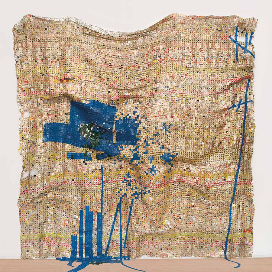 <strong>El Anatsui</strong><em>Breaking News</em> (detail), 2015. Aluminium and copper wire, 3326 x 264 cm
